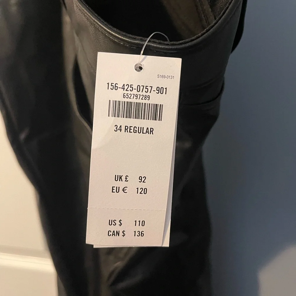 NWT A+F Vegan leather high rise pants - Picture 4 of 4